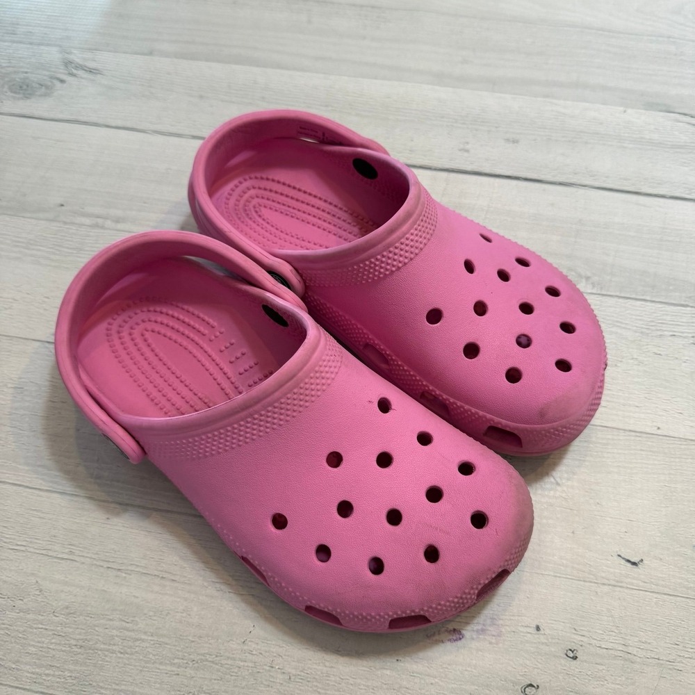 Crocs classic clog slip on shoes pink juniors size 4